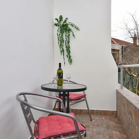 Apartman Song Of Joys *